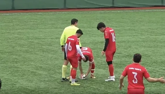 Невероятно! Футболист спаси живота на чайка на мач