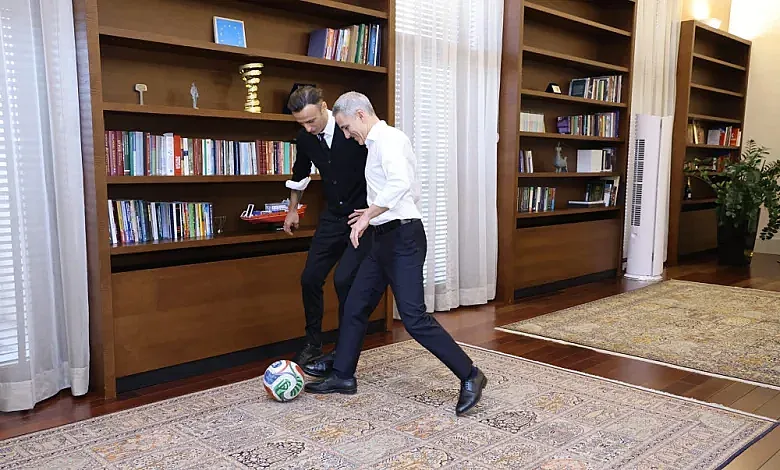 Мач в премиерския кабинет! Бербатов влезе във властта