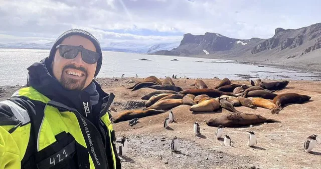 Писателят Васил Попов се върна от Антарктида и сподели нещо мистериозно