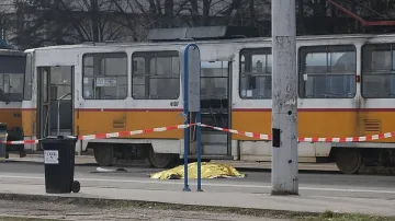 Възрастта на починалия ватман засилва драмата