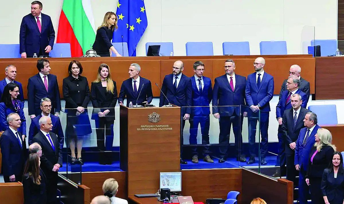 “Промяната” се дави в море от скандали