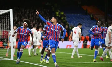 Кристъл Палас не трепна. 2:0 и билет за осминафиналите