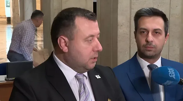 Възраждане подаде документи за вота на 19 април