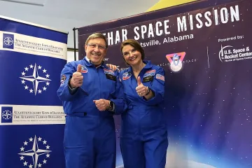 Първите българи с отличие от космическия център на НАСА се завърнаха в София