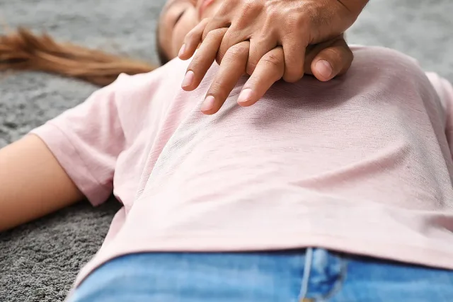 Високи токчета и недоспиване убиват женското сърце