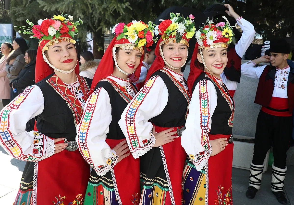    „Да съхраним българското“ обедини поколения в навечерието на Трети март