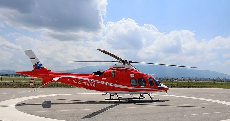 Вдигнаха въздушната линейка заради 8-месечно бебе и 91-годишна жена