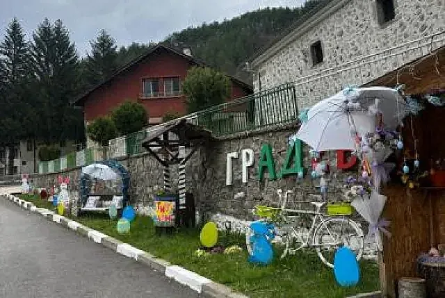 Наричат най-дългото село у нас "Малкият Лондон". Къщите не се продават