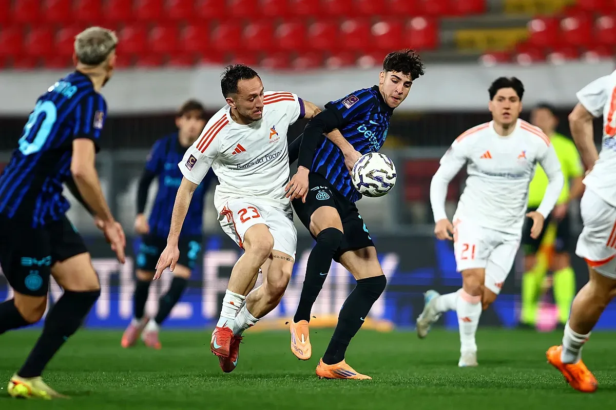 Интер прегази Дженоа и отвори пропаст от 13 точки