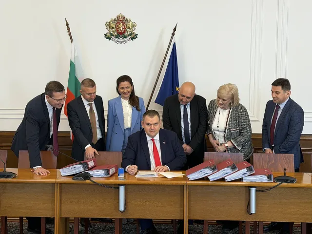 Пеевски регистрира ДПС за изборите