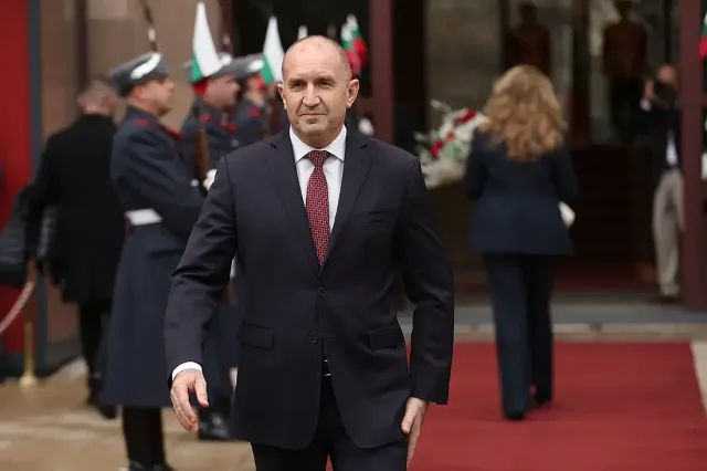 Радев с първи думи след регистрацията за изборите. Посланието