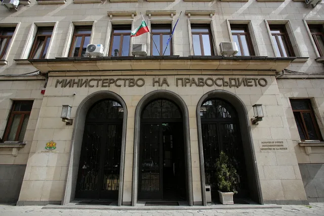 Съдия и прокурор стават заместници на правосъдния министър