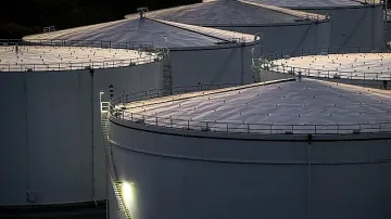 Петролът подскача, Иран ще стреля по кораби в Ормузкия проток