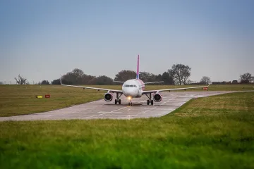 Wizz Air с извънредни мерки заради ограниченията във въздушното пространство