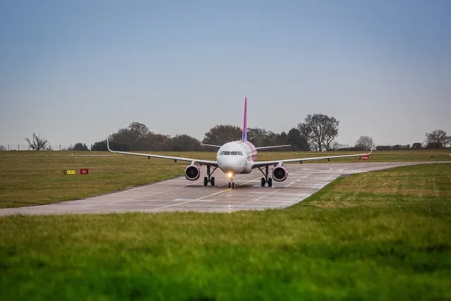 Wizz Air с извънредни мерки заради ограниченията във въздушното пространство