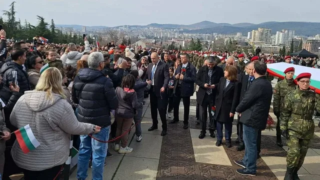 Радев с първи думи за изборите! Посочи два пътя пред България