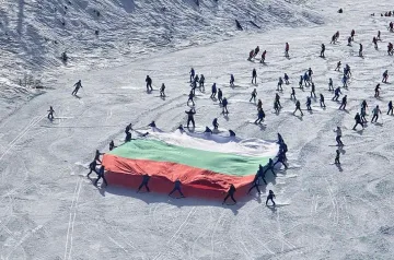 Гайди и огромни трибагреници на пистите. Уникални снимки
