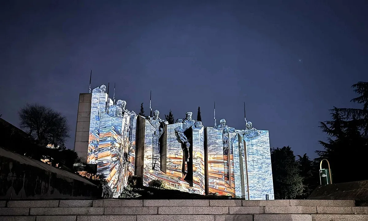 Грандиозно светлинно шоу превърна 3 март в незабравим празник