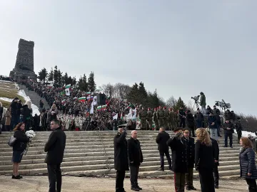 148 години Свободна България – хиляди се поклониха на Шипка