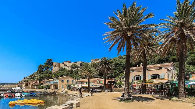 Тайният остров на Лазурния бряг без коли и тълпи