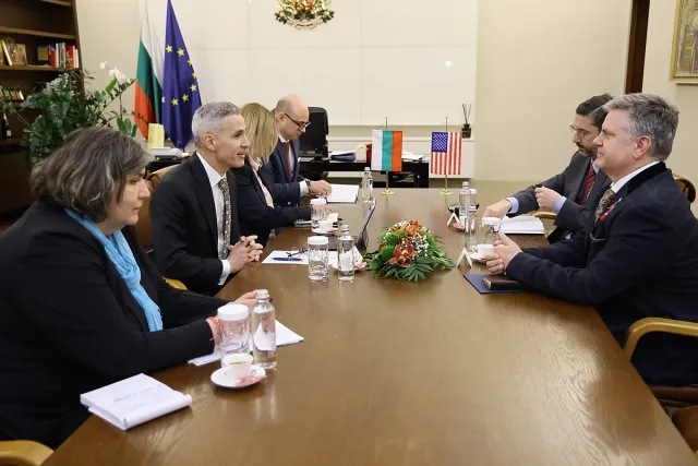 Гюров на важна среща с посланика на САЩ у нас