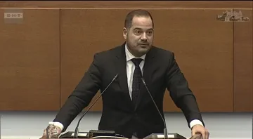 Калин Стоянов закова Дечев: Кой ви дърпа конците?