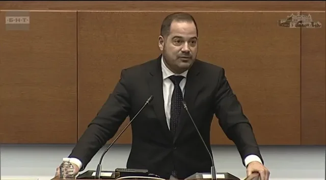 Калин Стоянов закова Дечев: Кой ви дърпа конците?