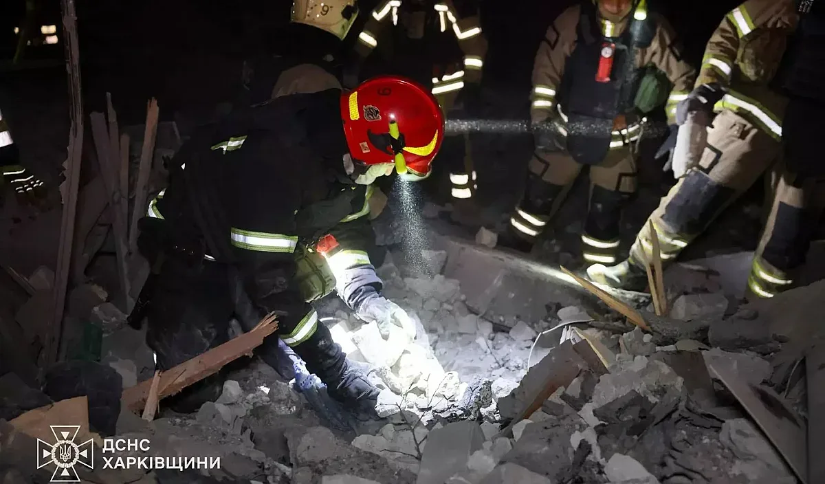 Руски ракетен удар по Харков уби деца и разруши жилищна сграда