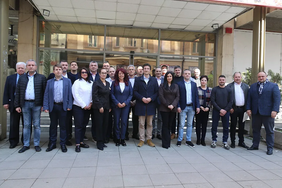 Червена фурия се върна в БСП. Излиза срещу двама големи