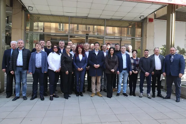 Червена фурия се върна в БСП. Излиза срещу най-големите