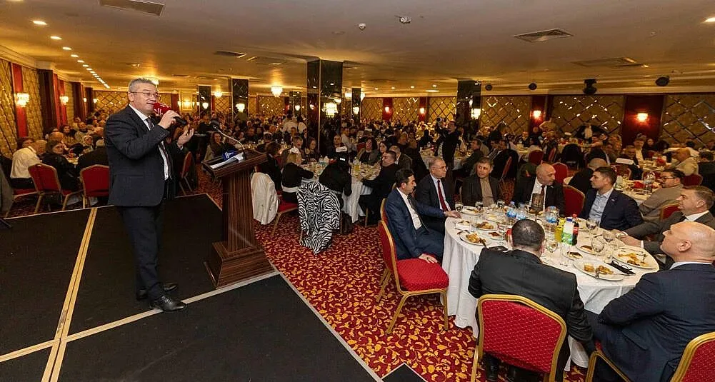 Пеевски даде ифтар за 1000 души в Измир