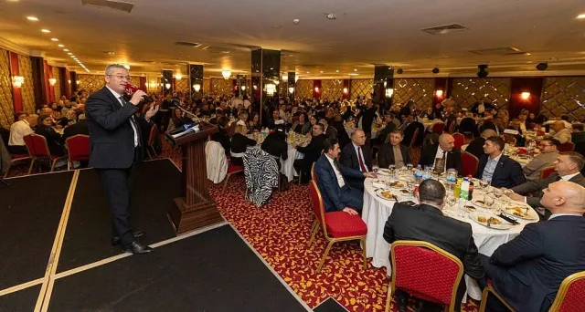 Пеевски даде ифтар за 1000 души в Измир