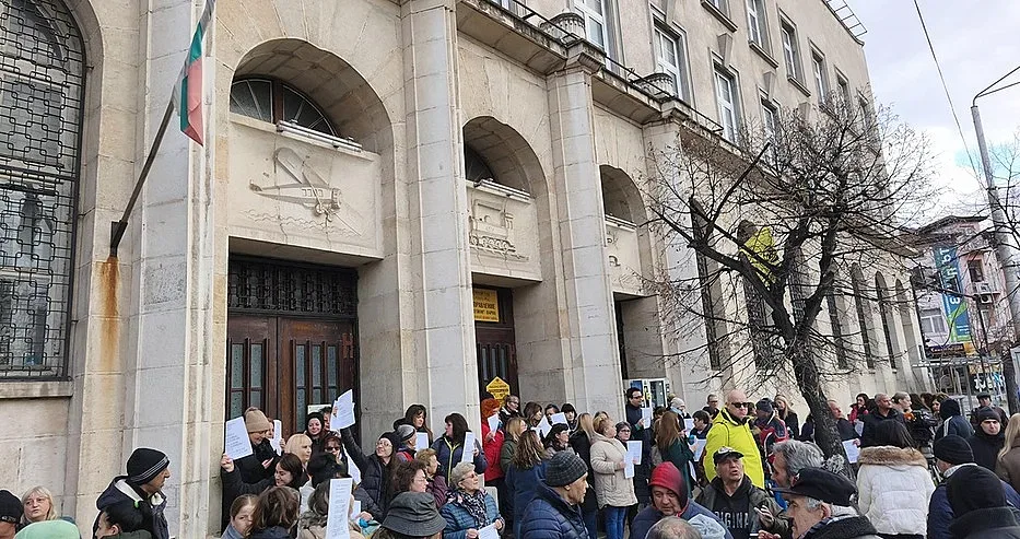 Служители от "Български пощи" на протест в деня на пенсиите