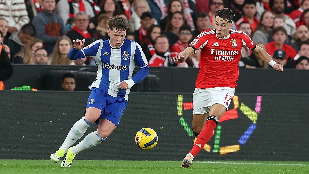 Четири гола и драма до края в голямото дерби Бенфика-Порто