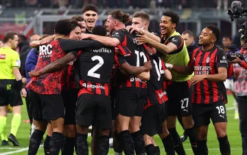 Милан порази Интер в дербито на кръга и скъси дистанцията на върха