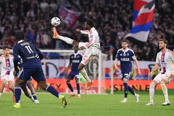 Олимпик Лион се спаси в последните секунди срещу ФК Париж