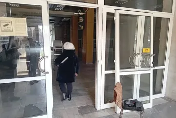 Счупиха врати заради неизплатени пенсии