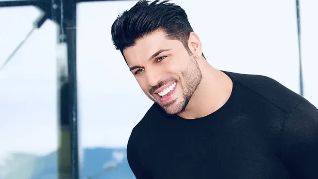 Фики срази баровците. Само той има една кола (ВИДЕО)