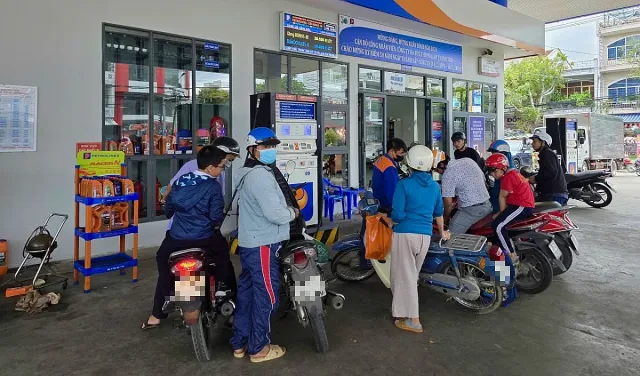 Горивната криза застигна Далечния изток. Правителства пращат хората вкъщи