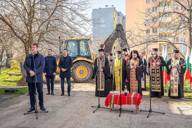 С първа копка започна обновяването на кв. „Зора“ в Стара Загора