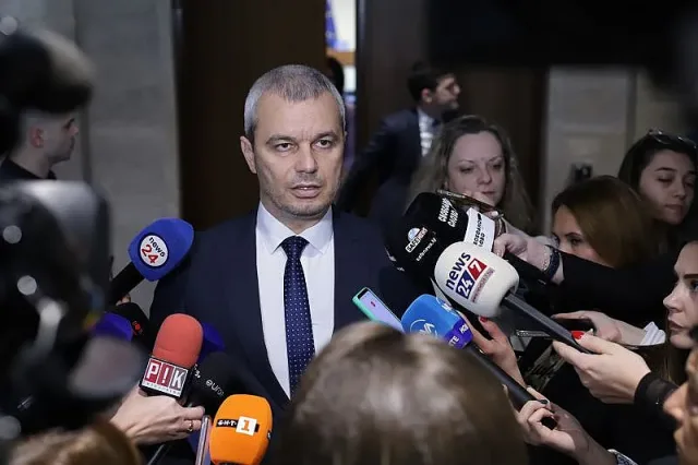 "Възраждане" обяви водачите си на листи. Две рокади