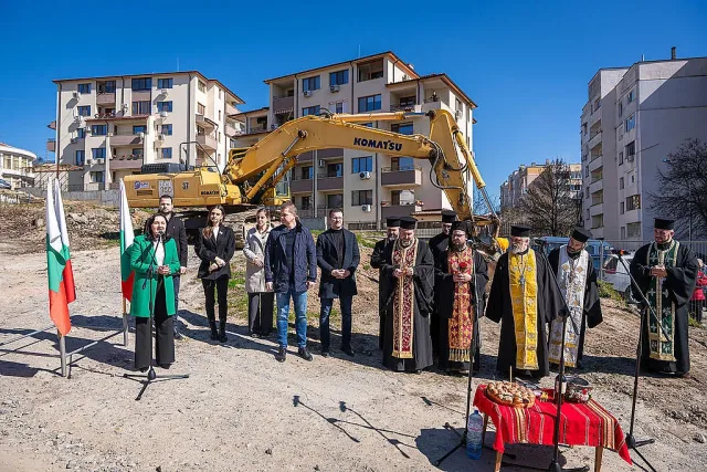 Кметът Живко Тодоров даде начало на строителството на новата детска градина „Мечта“   