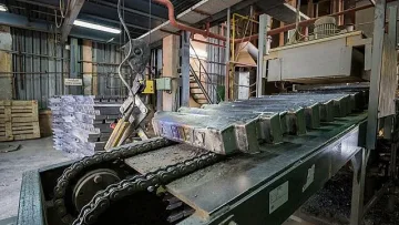 Драматичен обрат! Легендарният завод в Пазарджик оцеля