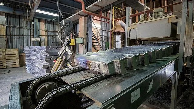 Драматичен обрат! Легендарният завод в Пазарджик оцеля