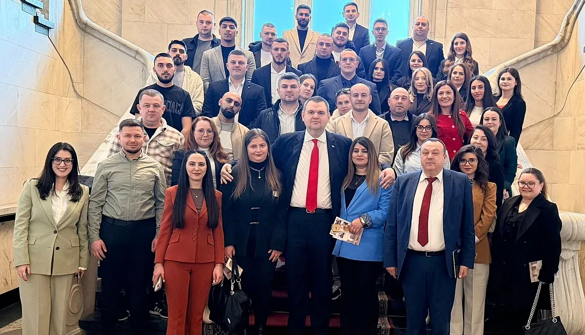 Пеевски се срещна с младежи от Шумен