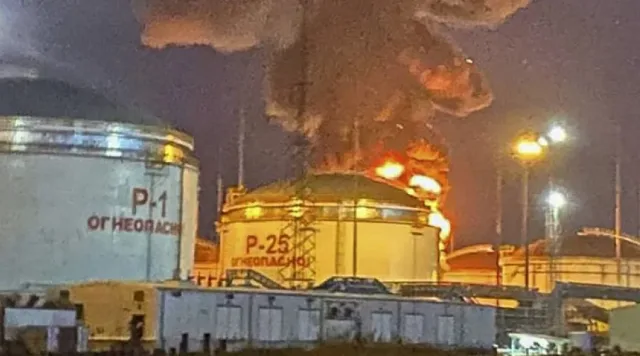 Пожар в руска петролна база след атака с украински дрон