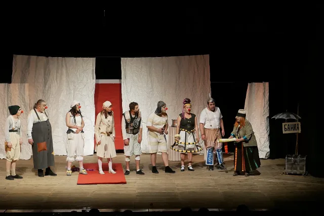 Теди Москов се завръща в града на детството си