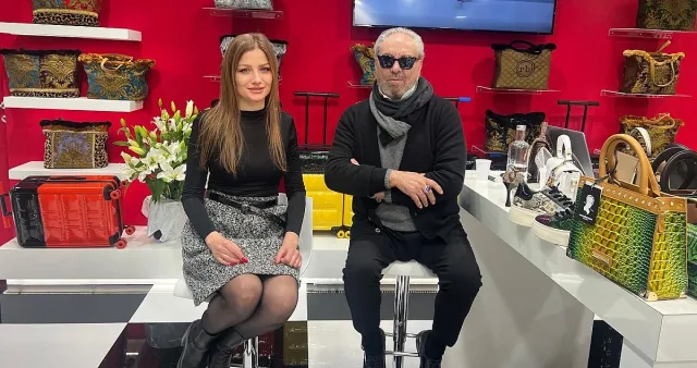 Роко Бароко прати автографи в София