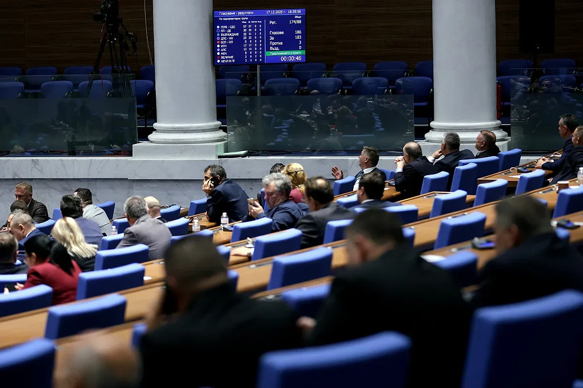 Защо замразяването на заплатите им е крачка към справедливостта