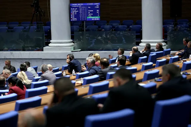 Защо замразяването на заплатите им е крачка към справедливостта